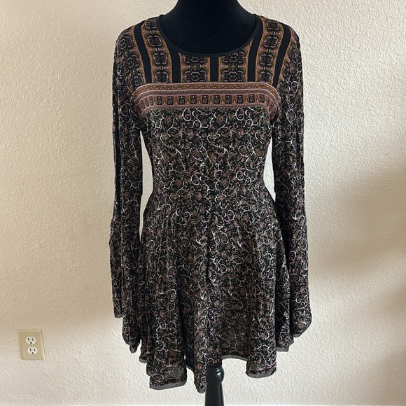 NWT Ecote Flare Long Sleeve Black Motif Paisley Boho Mini Dress 0091 - Picture 3 of 9